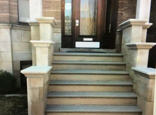 2021 W Addison St, Chicago, IL 60618