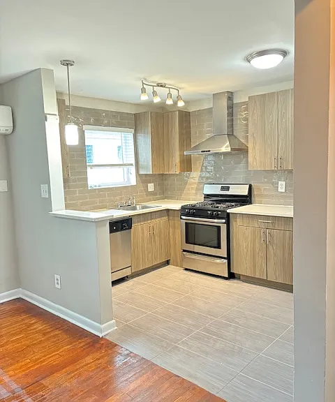 955 Greenwood Ave NE #8 — Photo 8