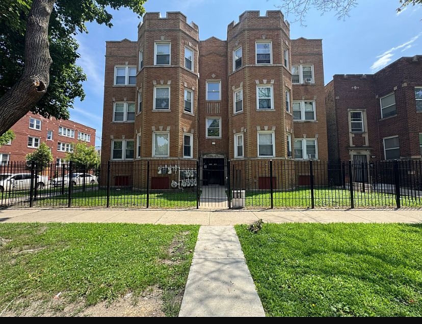 1st image of 1615 W 78th St #3