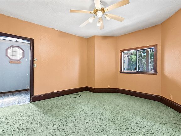 5th image of 14 Lombard Ct