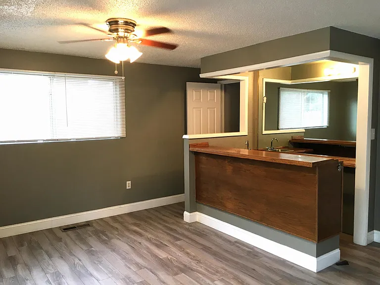 4000 Lakeside Dr — Photo 11