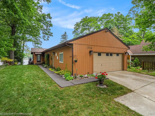 1704 Clark Lake Rd, Brighton, MI 48114