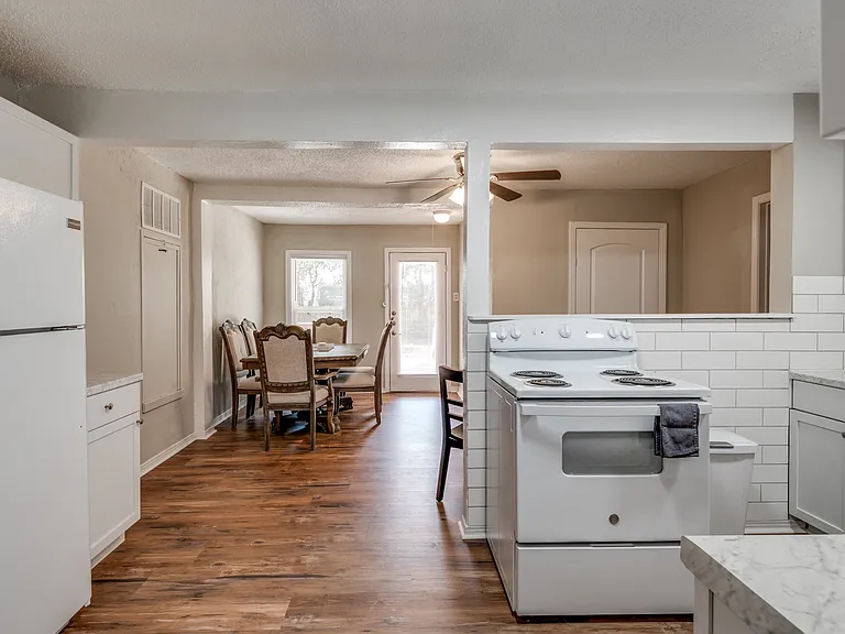 3929 Winfield Ave — Photo 5