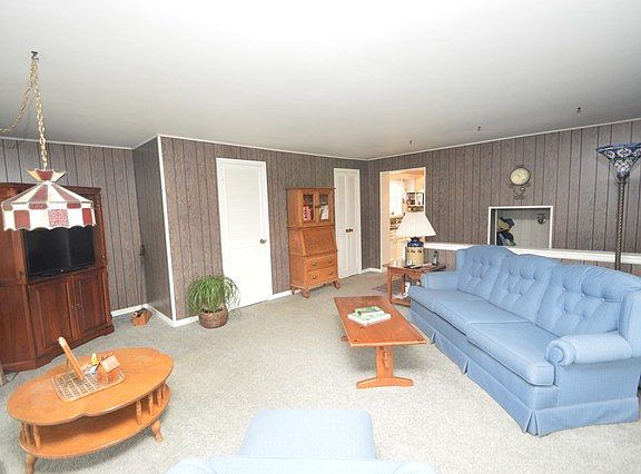 3rd image of 618 Suffolk Ave