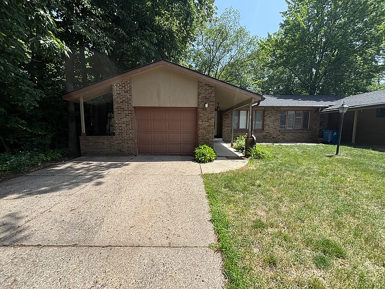 2460 Woodcliff Ave SE — Photo 1
