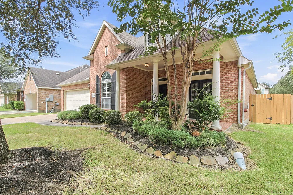3 bed, 2.5 bath, 2703 sqft, $2,880 — Photo 3