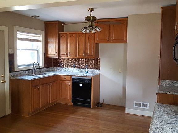 4th image of 230 Hubert Ct