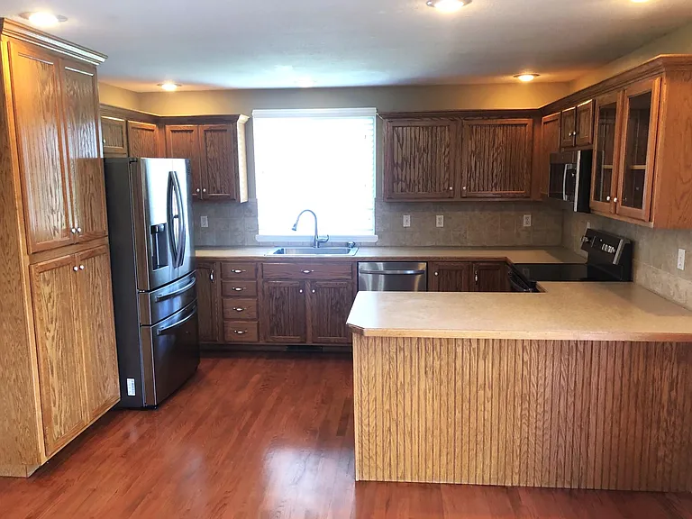 Kitchen, breakfast bar, stainless steel appliances, pantry.