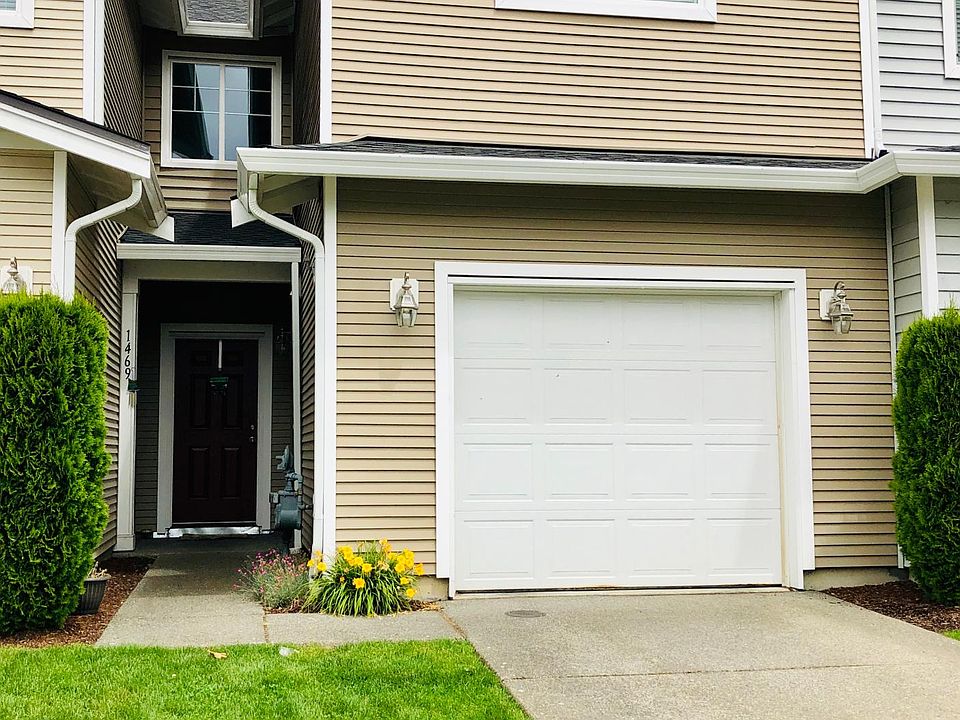 1st image of 1469 52nd St NE