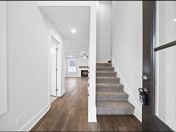 3rd image of 401 Frontier Dr