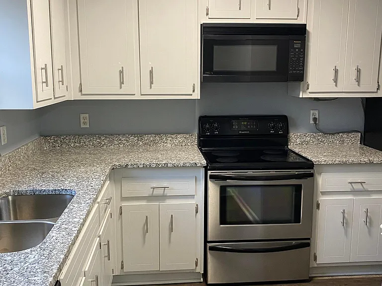 1414 Old Virginia Ct SE — Photo 3