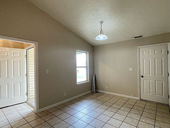 5th image of 3314 Hopkins Dr