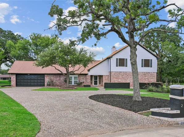 2711 Pinehurst Cir, Bryan, TX 77802