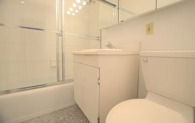 Rented by Manhattan Realty Group | media 22