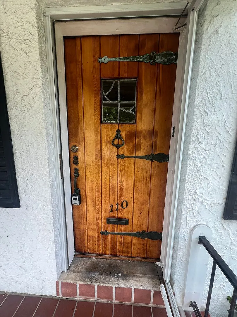 Charming Renovated Mount Penn 3 BR For Immediate Move In — Photo 4