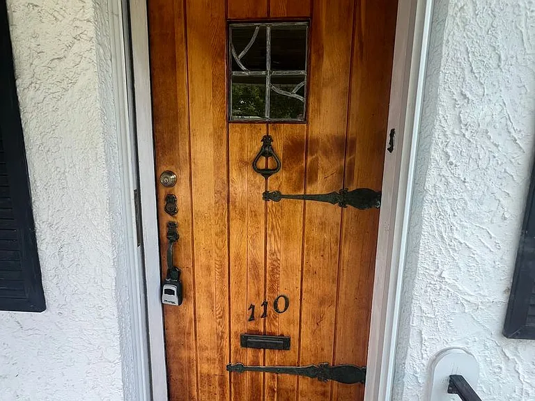 110 Hollywood Ave — Photo 4