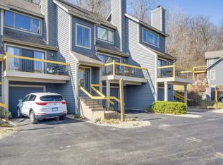 319 Territory Dr, Galena, IL