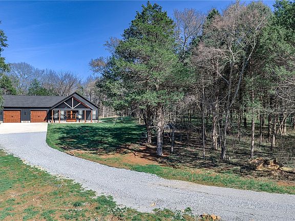 4th image of 18108 & 18110 Edgewood Rd