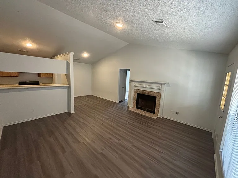 2033 Redwing Way — Photo 2