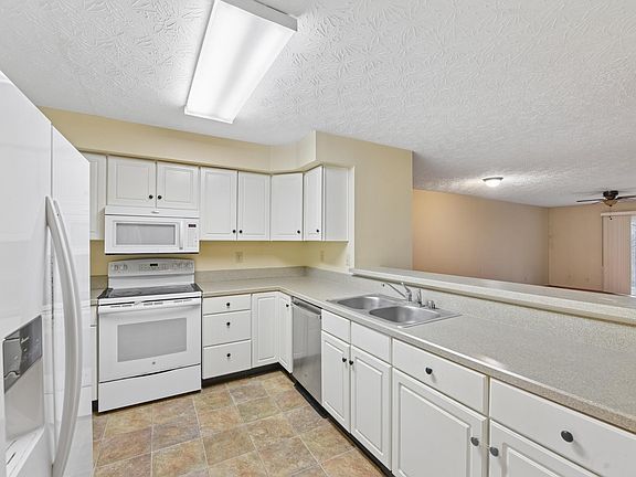 5th image of 2097 Clareglen Dr #102