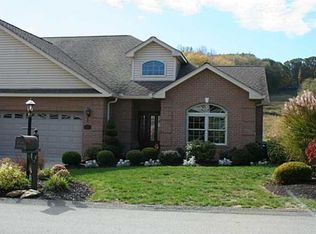 121 Green Meadow Ct, Washington, PA 15301