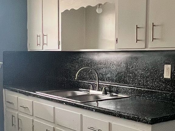 4th image of 1302 Harris Ave #84