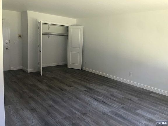 5th image of 93 Fairview Ave #2