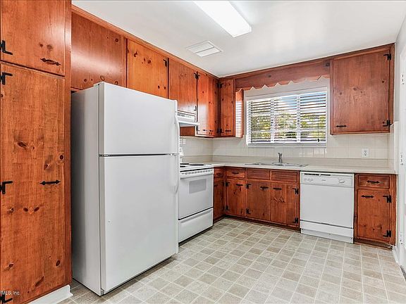 5th image of 4023 Sudbury Ave