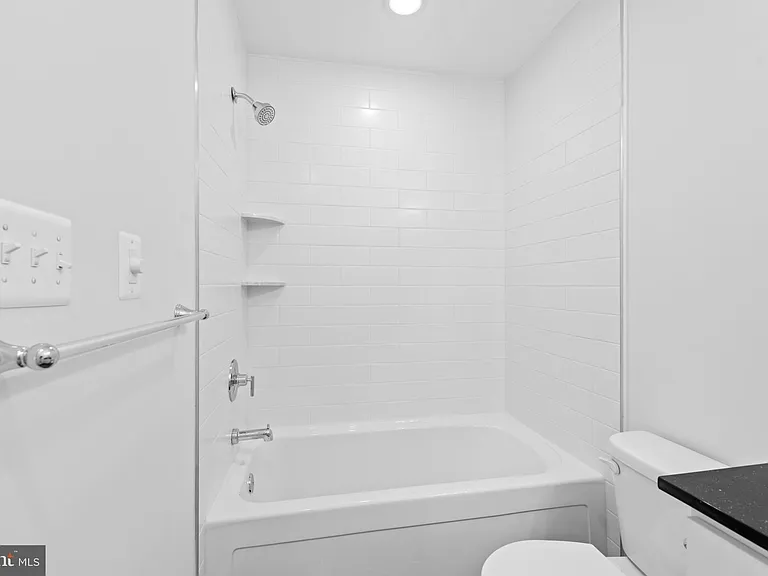 1434 Marshall St — Photo 32