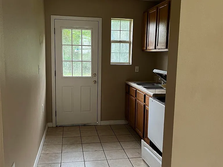 4 Ellis Dr #B — Photo 3