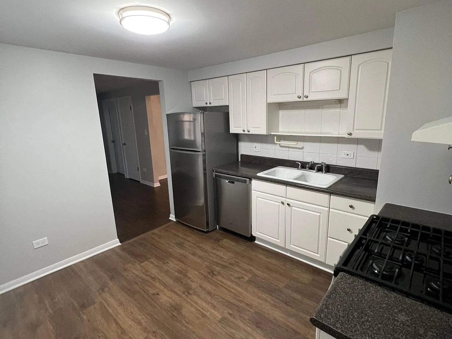 2 bed, 1100 sqft, $1,900 — Photo 2