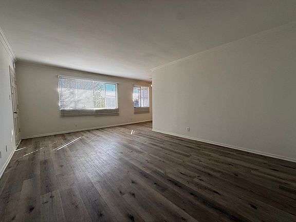 4th image of 3186-92 Barrington Ave #3186-K