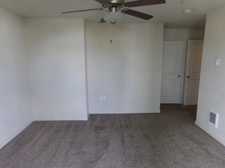 Crossroads Apartments — Photo 42