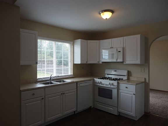 3rd image of 1420 N Elmwood Dr