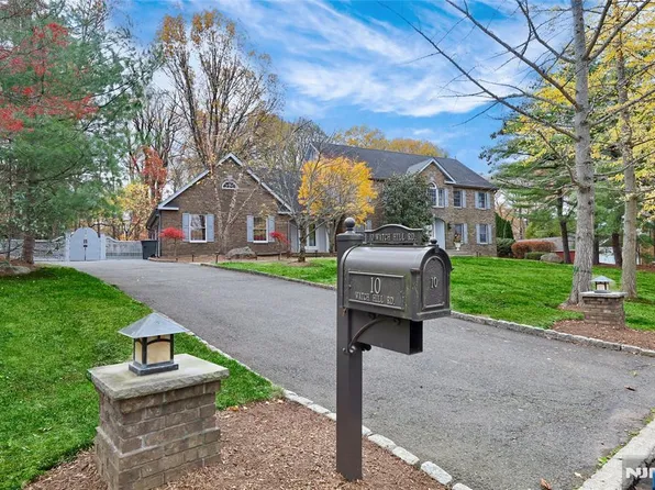 10 Watch Hill Rd, Mahwah, NJ 07430
