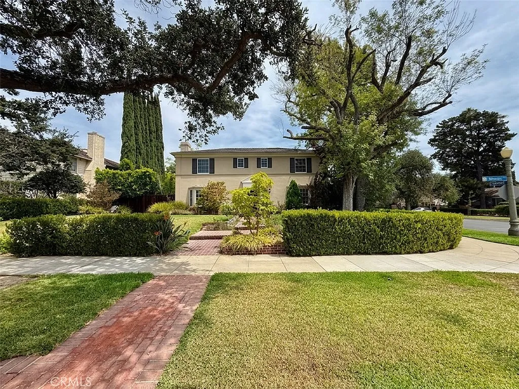 5 bed, 3755 sqft, $12,000 — Photo 3
