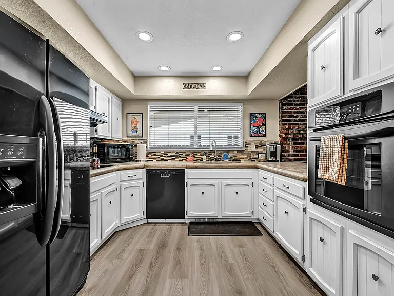 1490 Foster Dr — Photo 13