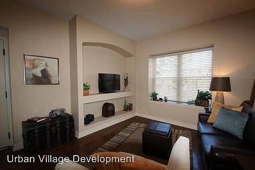 3rd image of 3007 Jackson St APT 202
