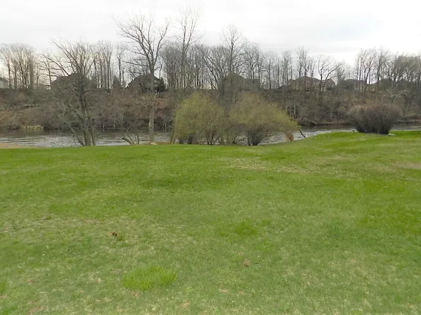 574 Swan River Dr, Benton Harbor, MI 49022