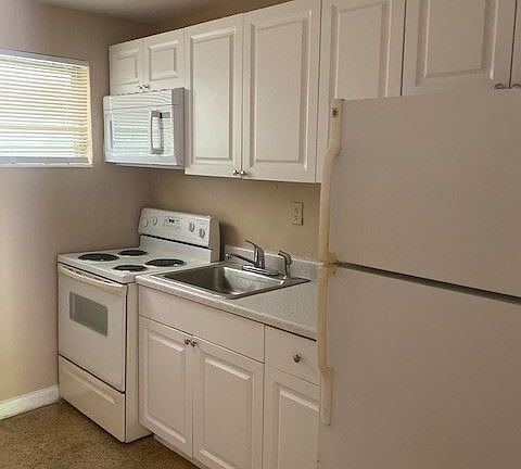 5th image of 2830 NW 15th Ct #A
