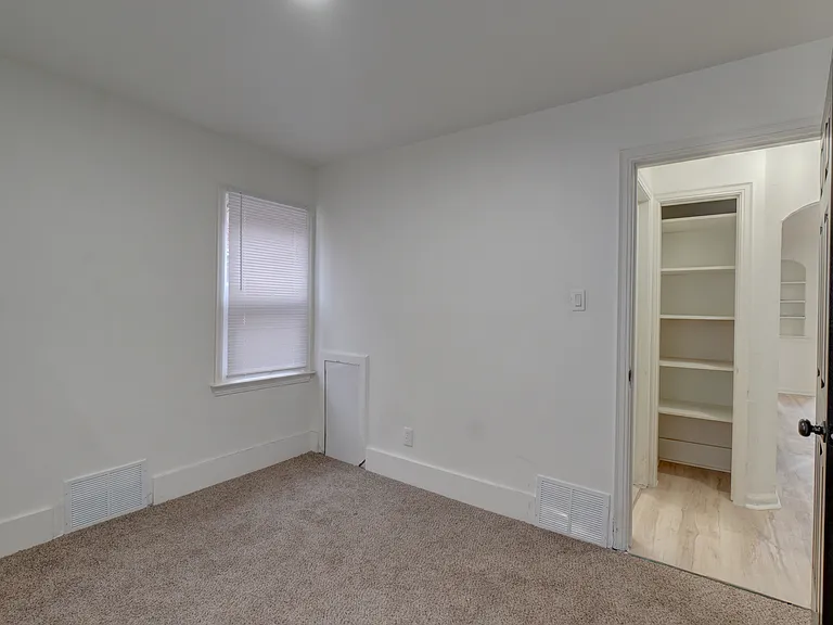 17388 Teppert St — Photo 8