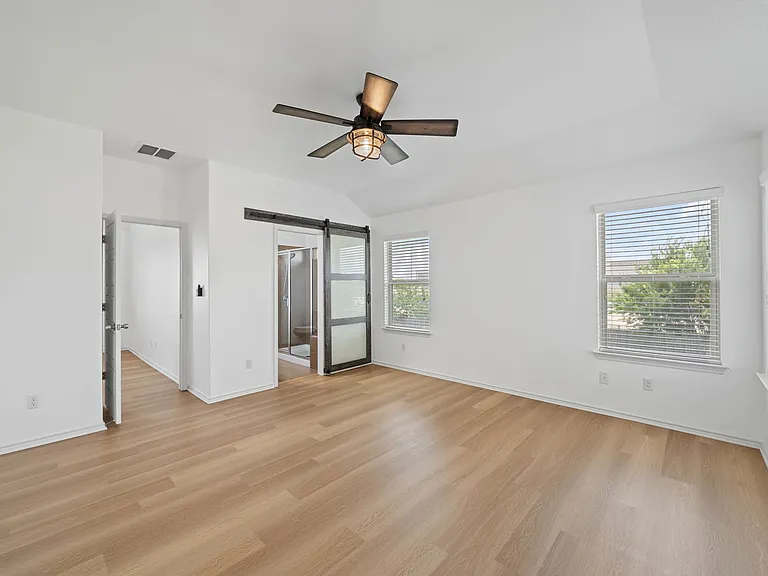 1026 Chad Loop — Photo 19