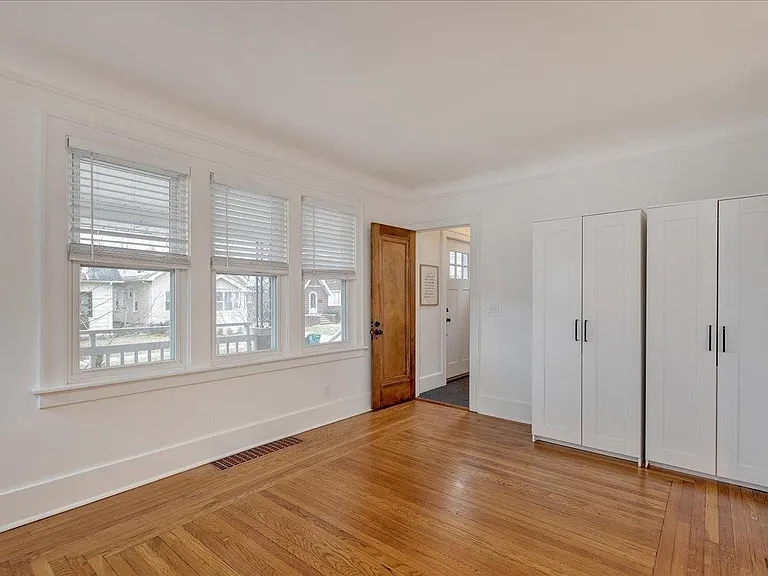 271 E Woodland St — Photo 25