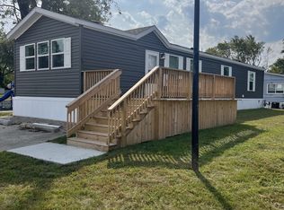 95 Candlelight Dr, Sauk Village, IL 60411