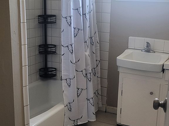 3rd image of 1852 Robin Ln Unit B