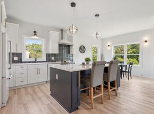 204 Pheasant Ln, West Bend, WI 53090