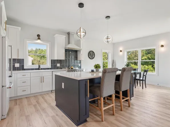 204 Pheasant LANE, West Bend, WI 53090