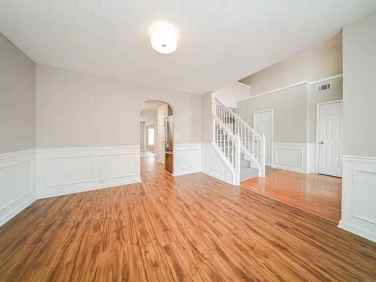 301 Othello Dr — Photo 5
