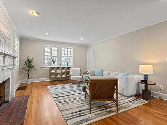 3rd image of 120 W Montclair Ave
