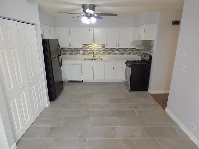 1114 Manchester Ct — Photo 6